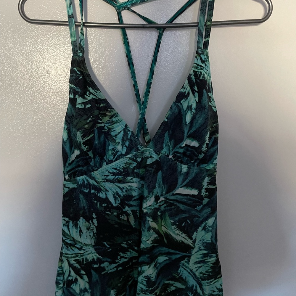 Athleta bathing suit top. Size medium